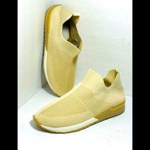 Women Elegant Elastic Slip-on Flat Shoes Slip-On Knit Sneakers Beige  Sz 9.5/10